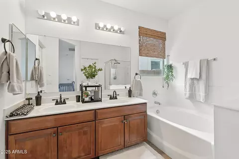Bath - 4611 S 25th Dr, Phoenix, AZ 85041 photo 3 of 4