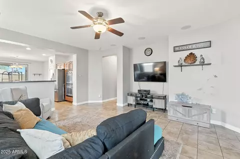 Living - 4611 S 25th Dr, Phoenix, AZ 85041 photo 1 of 1