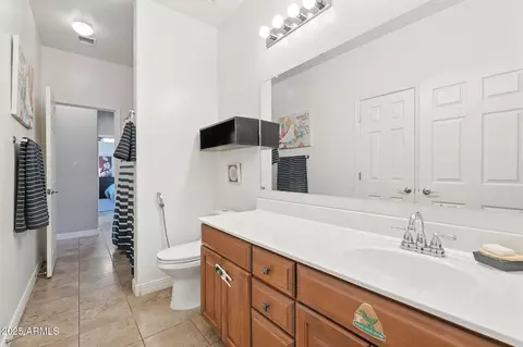 Bath - 4611 S 25th Dr, Phoenix, AZ 85041 photo 2 of 4