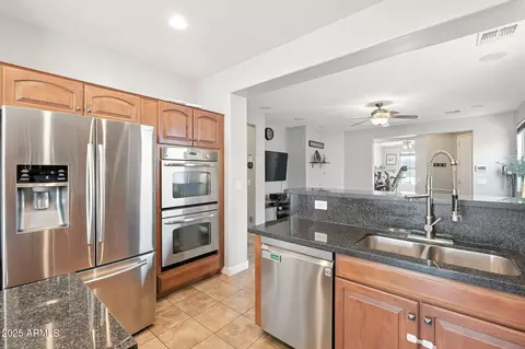 Kitchen - 4611 S 25th Dr, Phoenix, AZ 85041 photo 4 of 6