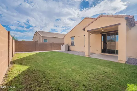 Exterior - 4611 S 25th Dr, Phoenix, AZ 85041 photo 9 of 10