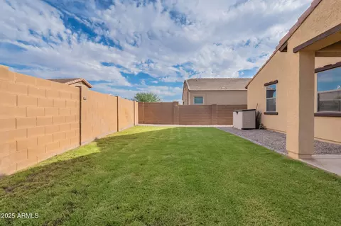 Exterior - 4611 S 25th Dr, Phoenix, AZ 85041 photo 7 of 10