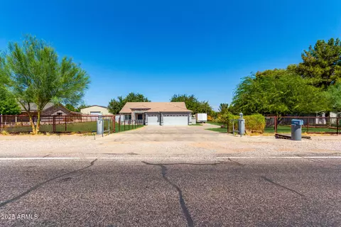 7517 N Perryville Rd, Waddell, AZ 85355