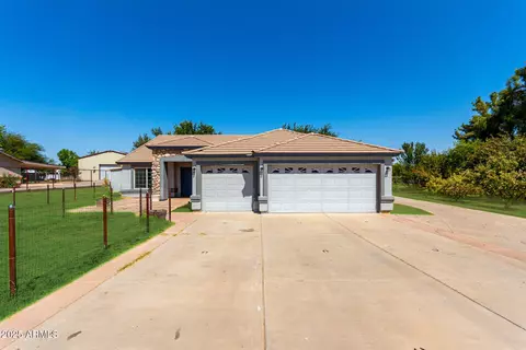 7517 N Perryville Rd, Waddell, AZ 85355