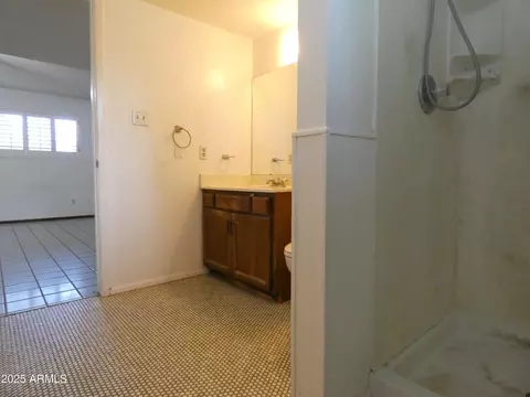 Bath - 3214 W State Ave, Phoenix, AZ 85051 photo 1 of 4