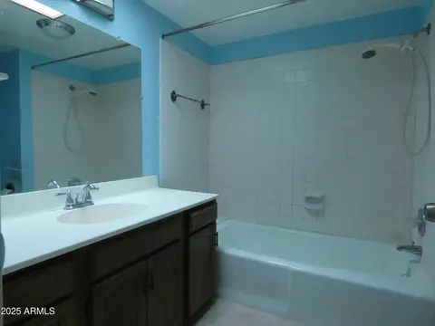 Bath - 3214 W State Ave, Phoenix, AZ 85051 photo 3 of 4