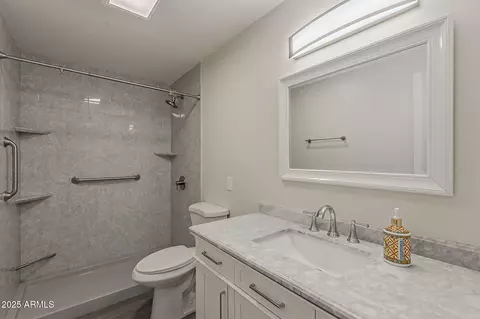 Bath - 4025 E Surrey Ave, Phoenix, AZ 85032 photo 3 of 3