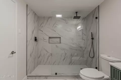 Bath - 4025 E Surrey Ave, Phoenix, AZ 85032 photo 2 of 3