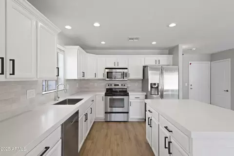 Kitchen - 2838 E Shady Spring Trl, Phoenix, AZ 85024 photo 2 of 4