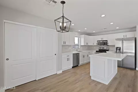 Kitchen - 2838 E Shady Spring Trl, Phoenix, AZ 85024 photo 3 of 4