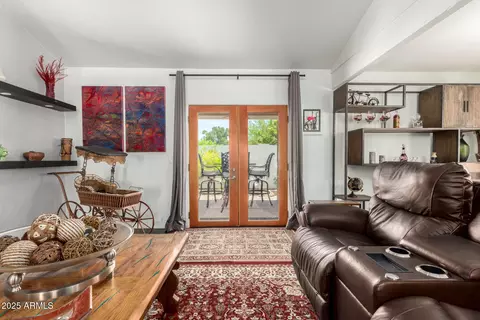 Living - 1011 E Becker Ln, Phoenix, AZ 85020 photo 1 of 3