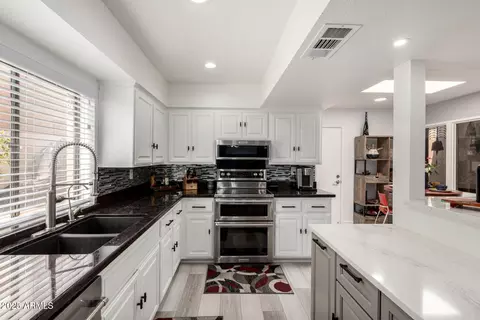 Kitchen - 1011 E Becker Ln, Phoenix, AZ 85020 photo 1 of 2
