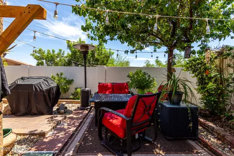 Exterior - 1011 E Becker Ln, Phoenix, AZ 85020 photo 8 of 9