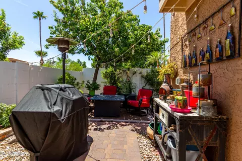 Exterior - 1011 E Becker Ln, Phoenix, AZ 85020 photo 6 of 9