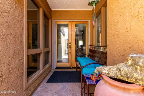 Exterior - 1011 E Becker Ln, Phoenix, AZ 85020 photo 4 of 9