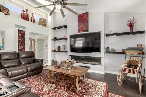 Living - 1011 E Becker Ln, Phoenix, AZ 85020 photo 2 of 3