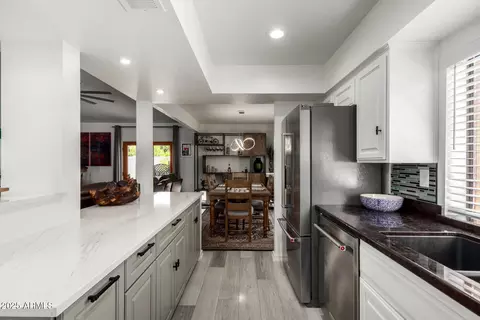 Kitchen - 1011 E Becker Ln, Phoenix, AZ 85020 photo 2 of 2