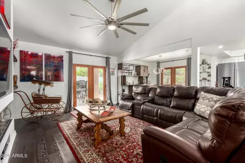 Living - 1011 E Becker Ln, Phoenix, AZ 85020 photo 3 of 3
