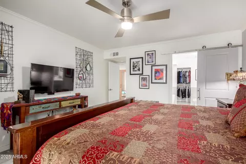 Bedroom - 1011 E Becker Ln, Phoenix, AZ 85020 photo 2 of 4