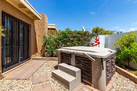 Exterior - 1011 E Becker Ln, Phoenix, AZ 85020 photo 5 of 9