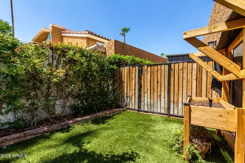 Exterior - 1011 E Becker Ln, Phoenix, AZ 85020 photo 7 of 9