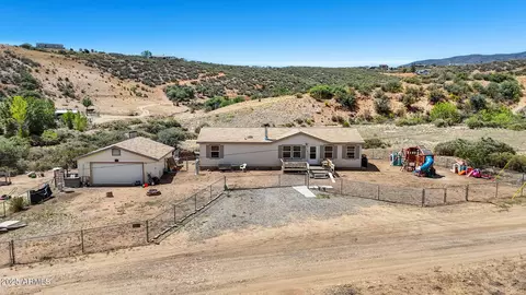 10677 E Peanut Dr, Dewey, AZ 86327 photo 2