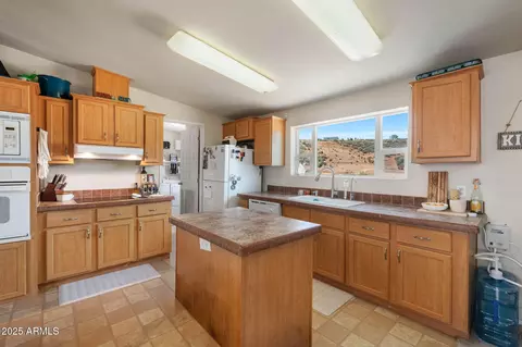 10677 E Peanut Dr, Dewey, AZ 86327 photo 8