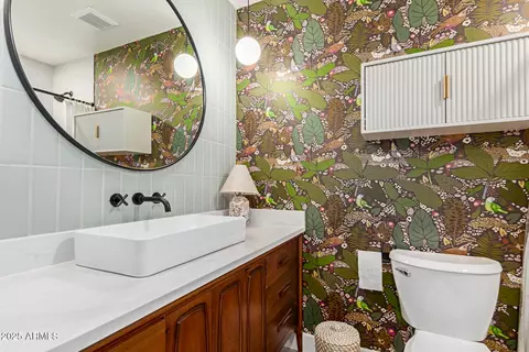 Bath - 3507 E Cortez St, Phoenix, AZ 85028 photo 2 of 3