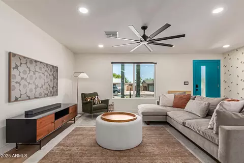 Living - 3507 E Cortez St, Phoenix, AZ 85028 photo 1 of 3