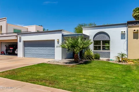 2506 E Crittenden Ln, Phoenix, AZ 85016