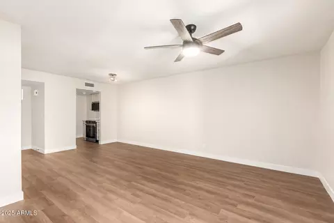 Living - 1002 E Cochise Dr, Phoenix, AZ 85020 photo 3 of 4