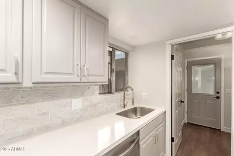 Kitchen - 1002 E Cochise Dr, Phoenix, AZ 85020 photo 2 of 3