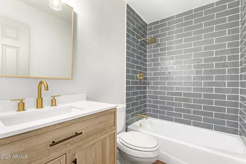 Bath - 1002 E Cochise Dr, Phoenix, AZ 85020 photo 1 of 2