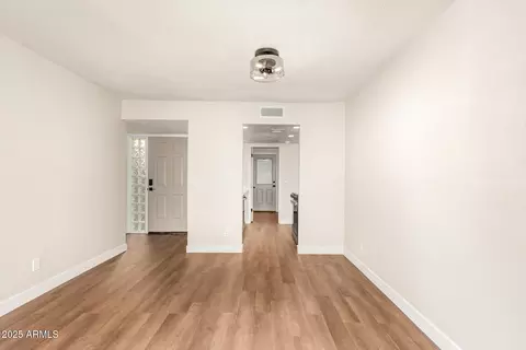 Living - 1002 E Cochise Dr, Phoenix, AZ 85020 photo 4 of 4