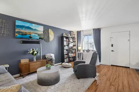 1702 W Tuckey Ln #211, Phoenix, AZ 85015