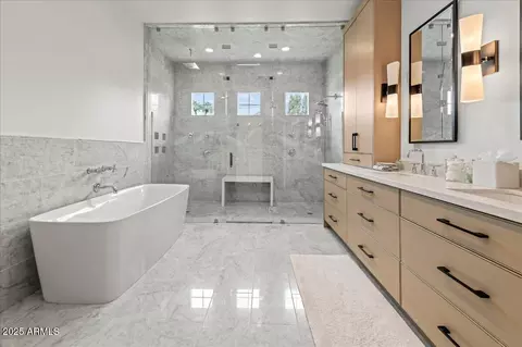 Bath - 4569 E Lafayette Blvd, Phoenix, AZ 85018 photo 1 of 6
