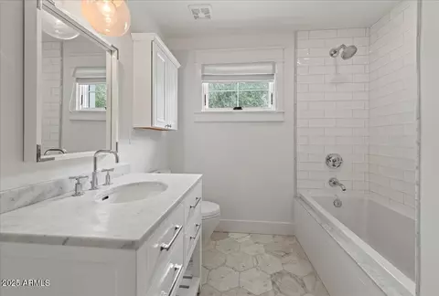 Bath - 4569 E Lafayette Blvd, Phoenix, AZ 85018 photo 3 of 6