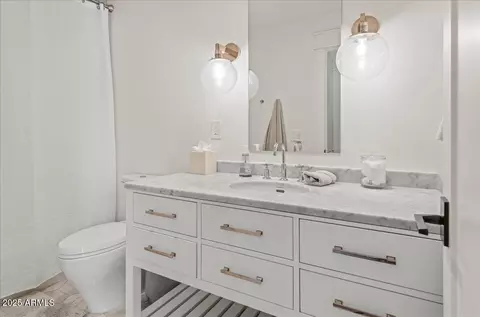 Bath - 4569 E Lafayette Blvd, Phoenix, AZ 85018 photo 5 of 6