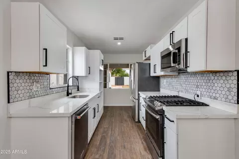 1529 Edgemont Ave, Phoenix, AZ 85006 photo 4