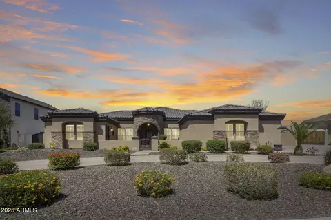 8024 W Vista Ave, Glendale, AZ 85303