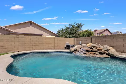 Exterior - 722 E Betsy Ln, Gilbert, AZ 85296 photo 7 of 13