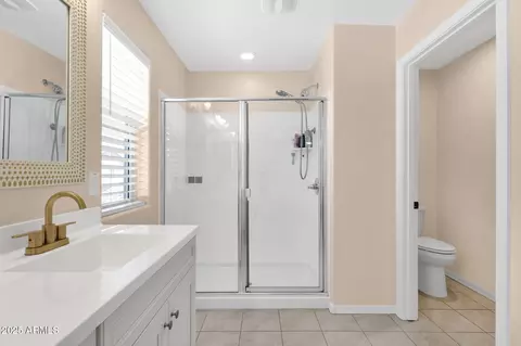 Bath - 722 E Betsy Ln, Gilbert, AZ 85296 photo 4 of 5
