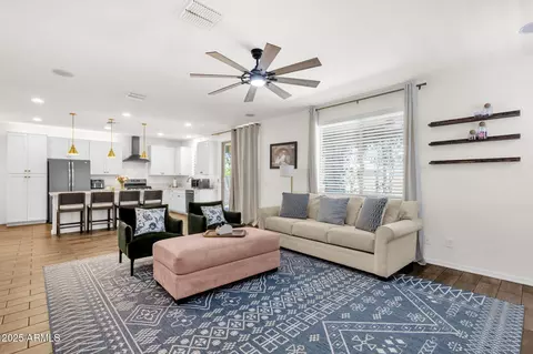 Living - 722 E Betsy Ln, Gilbert, AZ 85296 photo 1 of 1