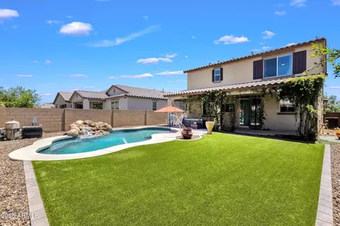 Exterior - 722 E Betsy Ln, Gilbert, AZ 85296 photo 9 of 13