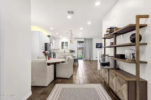 Entry Way - 722 E Betsy Ln, Gilbert, AZ 85296 photo 2 of 4