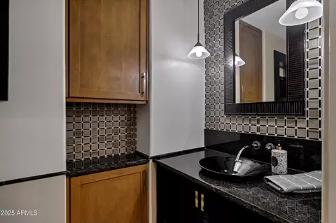 Bath - 8540 E Mcdowell Rd #102, Mesa, AZ 85207 photo 9 of 10
