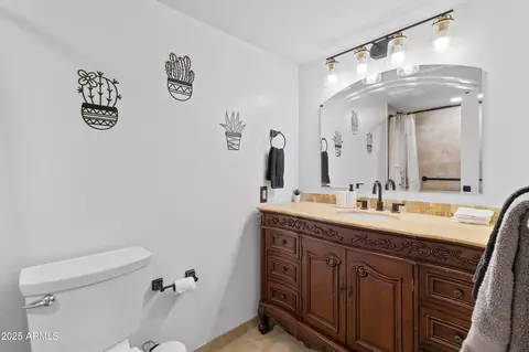 Bath - 2122 E Palmcroft Dr, Tempe, AZ 85282 photo 2 of 2