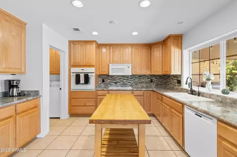 Kitchen - 2122 E Palmcroft Dr, Tempe, AZ 85282 photo 2 of 2