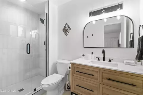 Bath - 2122 E Palmcroft Dr, Tempe, AZ 85282 photo 1 of 2