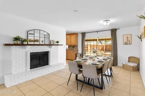 Dining - 2122 E Palmcroft Dr, Tempe, AZ 85282 photo 2 of 2